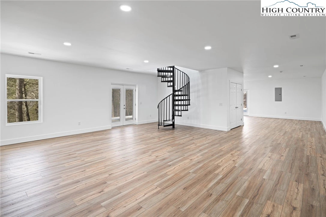Image number 6 for the current listing