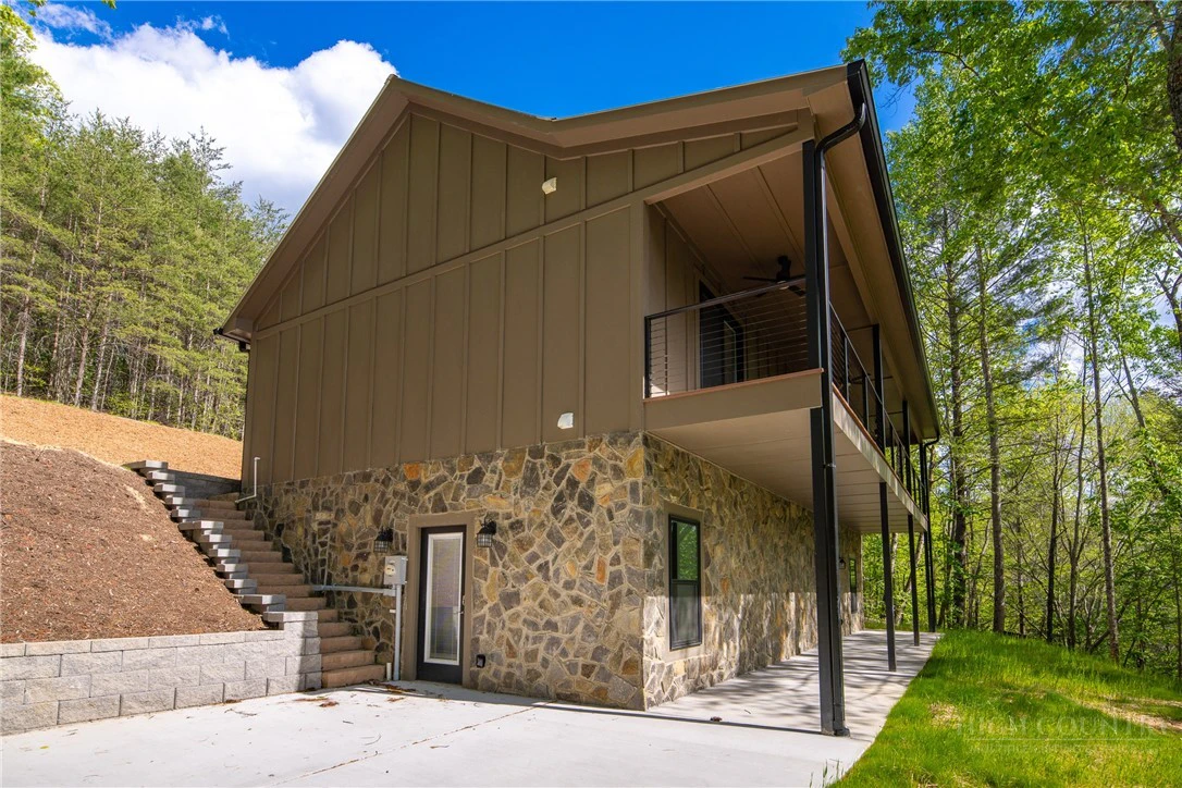 Image number 12 for the current listing