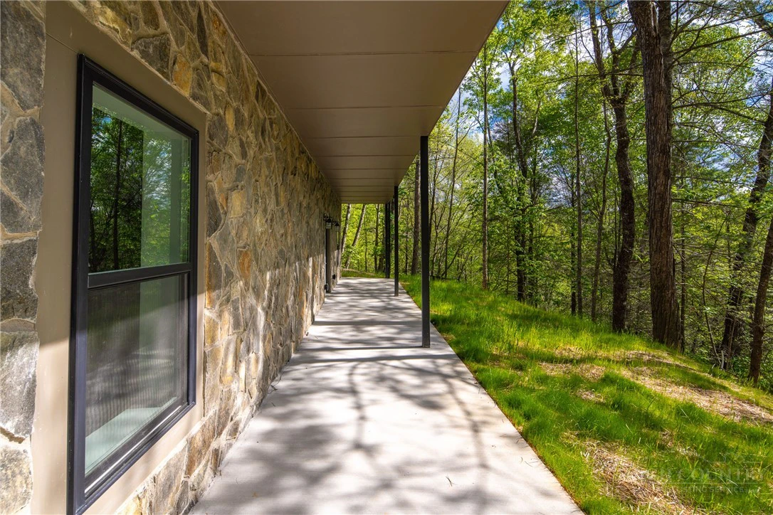 Image number 2 for the current listing