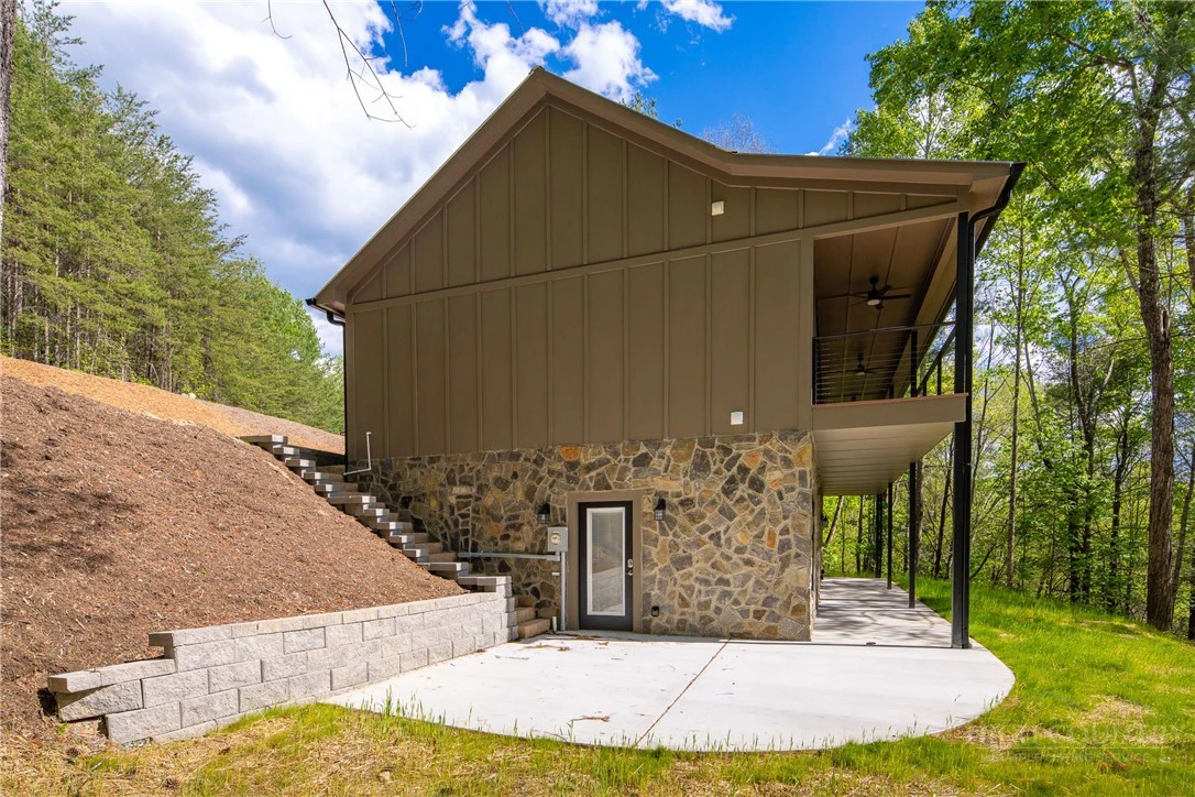 Image number 9 for the current listing