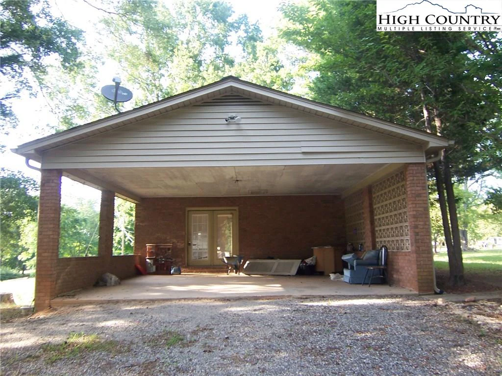 Image number 12 for the current listing