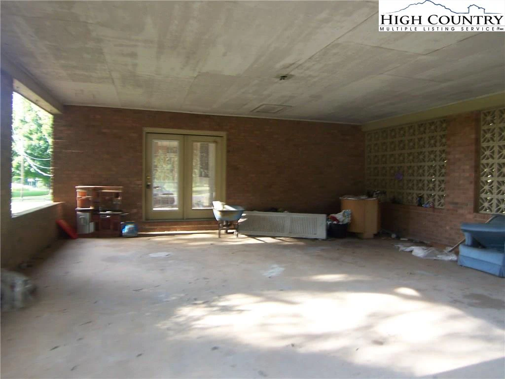 Image number 13 for the current listing