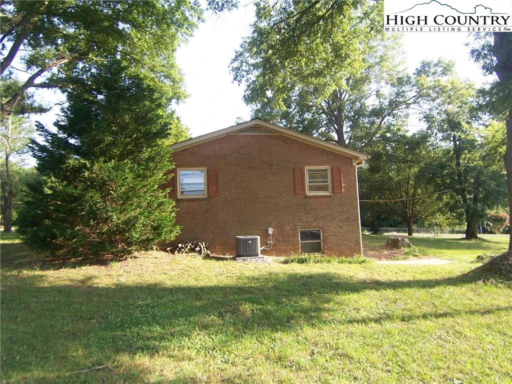 Image number 14 for the current listing