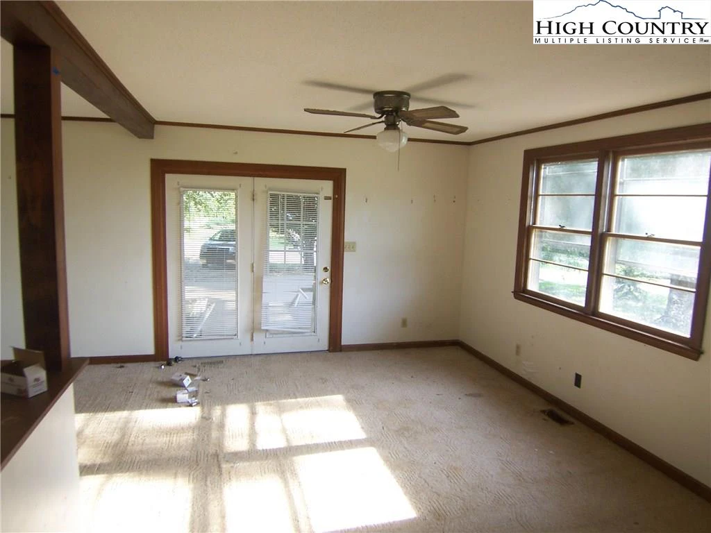 Image number 5 for the current listing