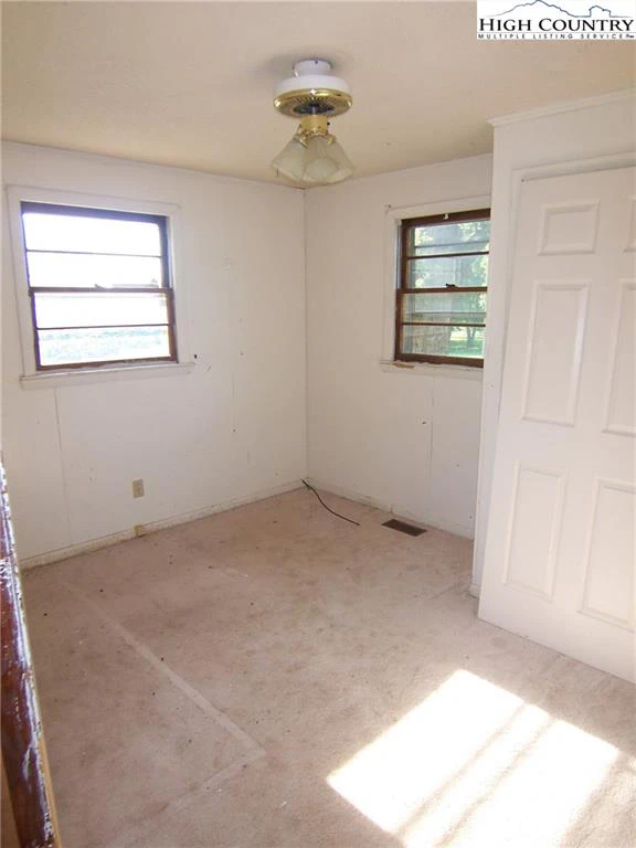 Image number 9 for the current listing