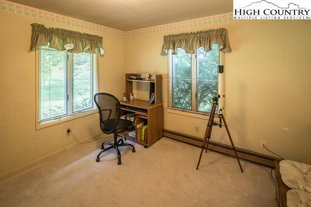 Image number 21 for the current listing