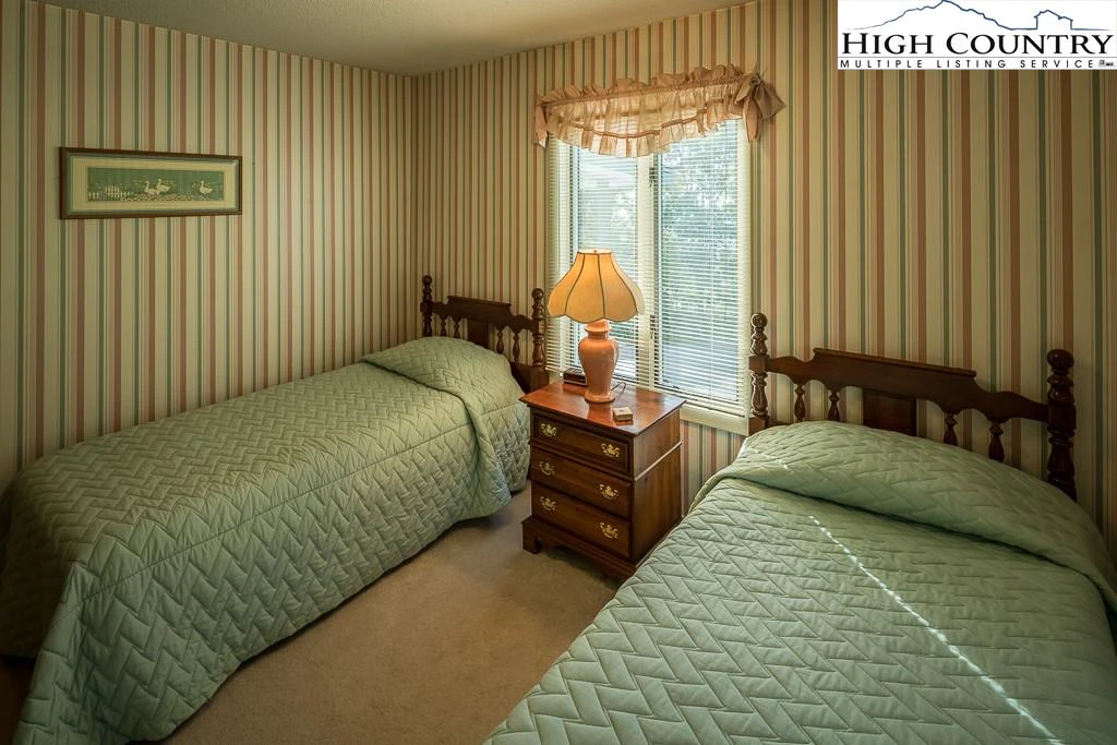 Image number 10 for the current listing