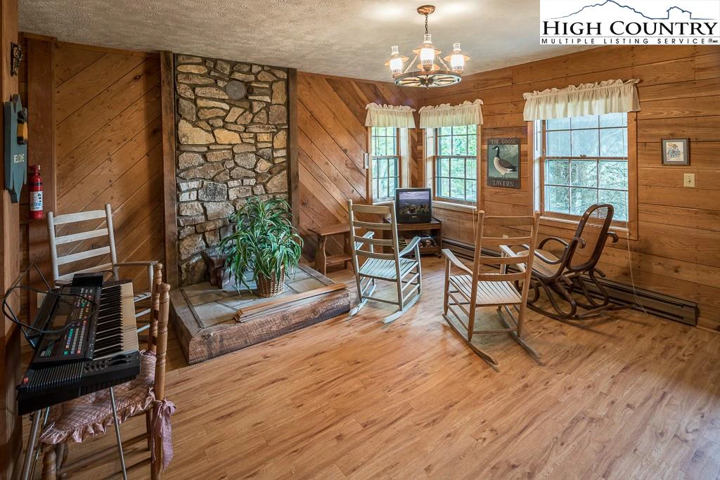 Image number 6 for the current listing