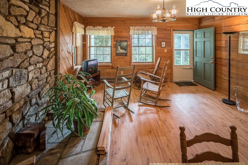 Image number 7 for the current listing