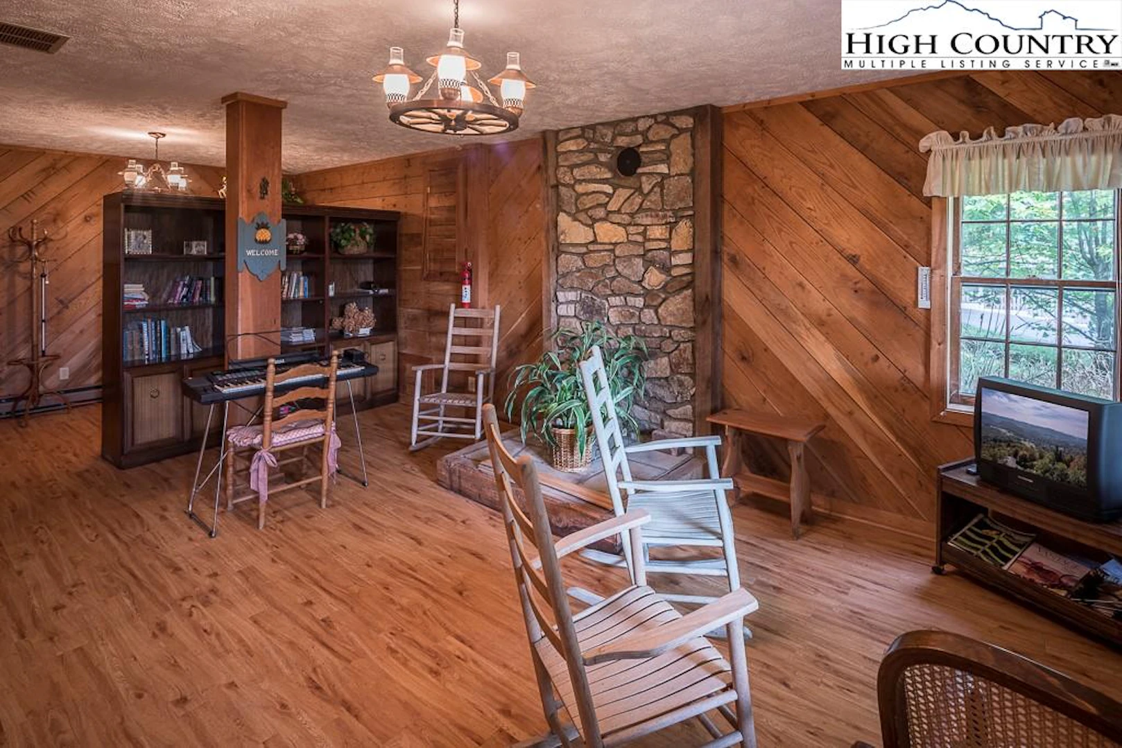 Image number 8 for the current listing