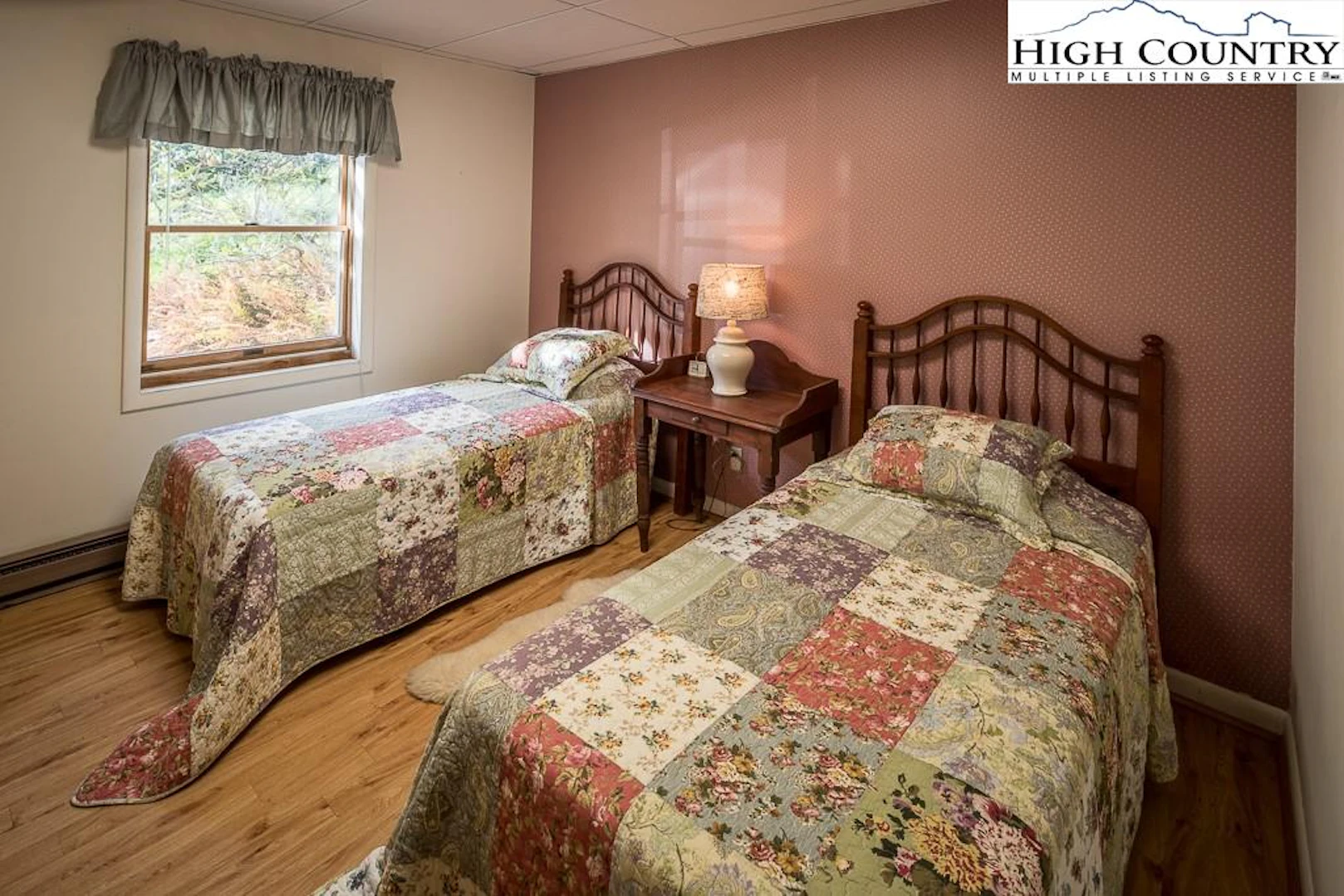 Image number 2 for the current listing