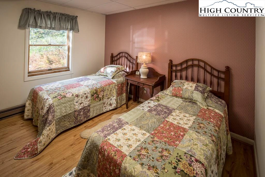 Image number 2 for the current listing