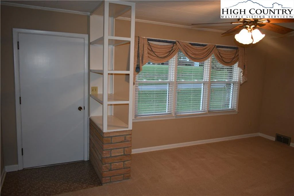 Image number 5 for the current listing