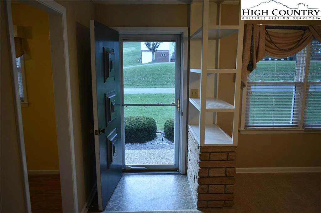 Image number 6 for the current listing