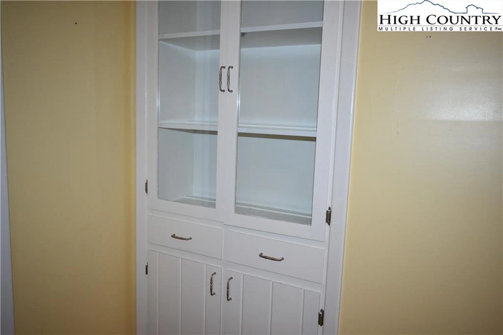 Image number 7 for the current listing
