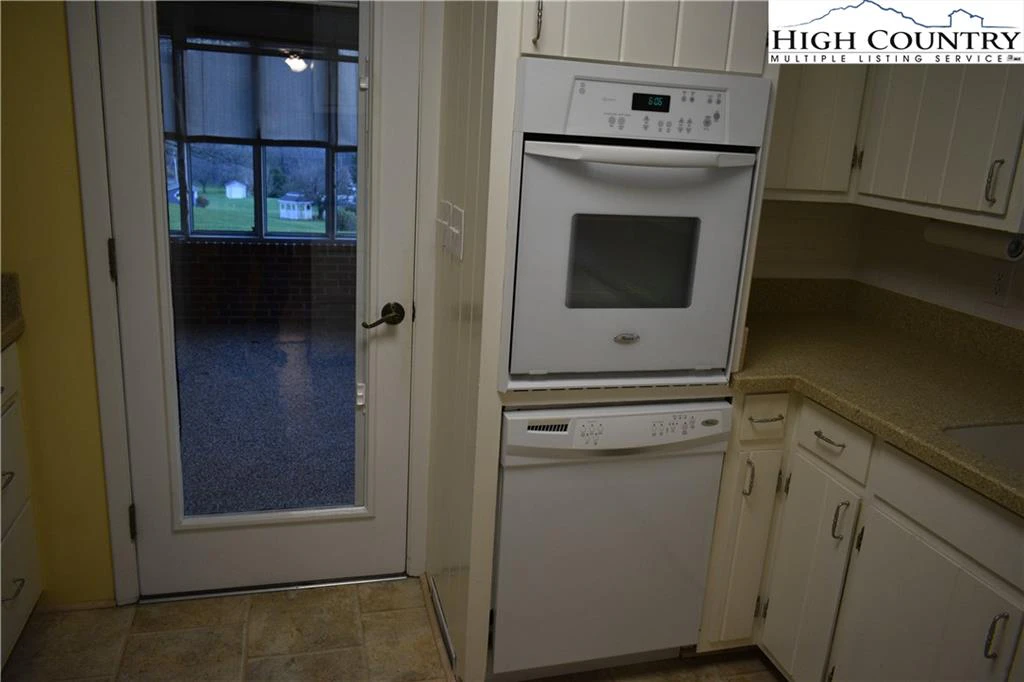 Image number 8 for the current listing