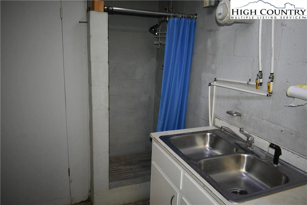 Image number 2 for the current listing