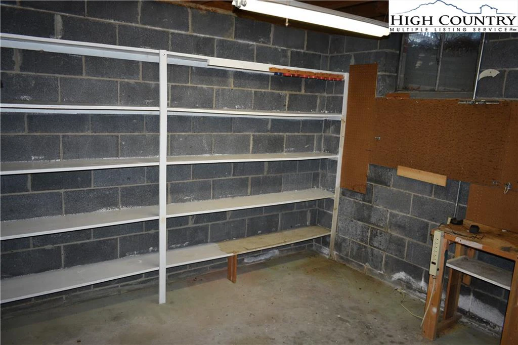 Image number 13 for the current listing
