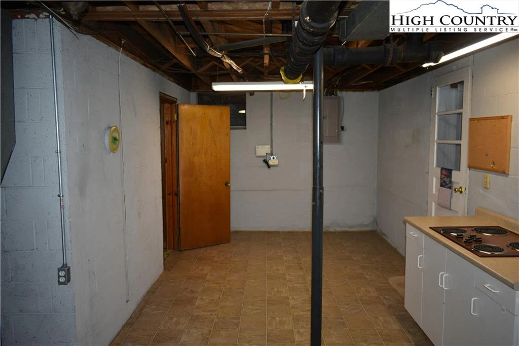 Image number 15 for the current listing
