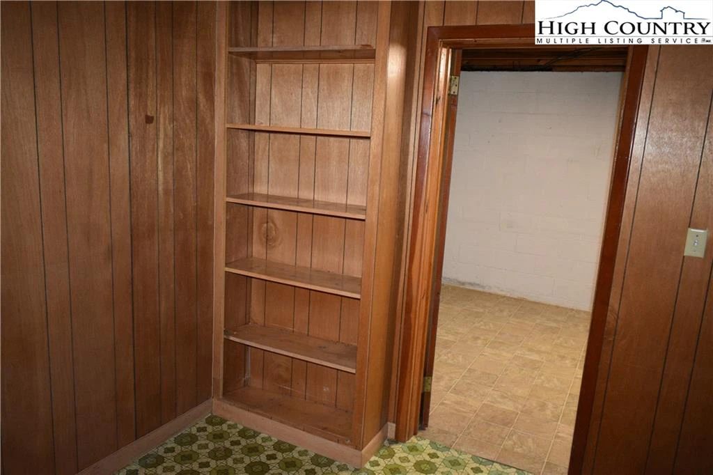 Image number 18 for the current listing