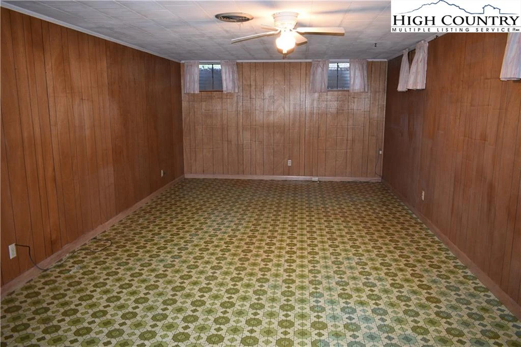 Image number 19 for the current listing