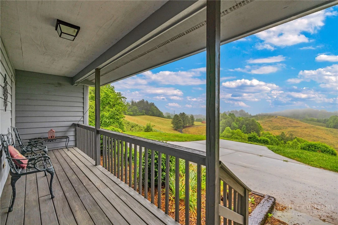 Image number 8 for the current listing