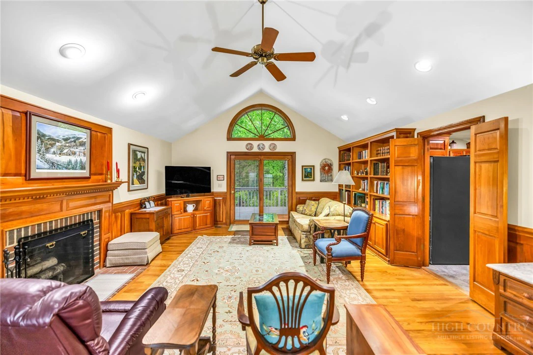 Image number 12 for the current listing