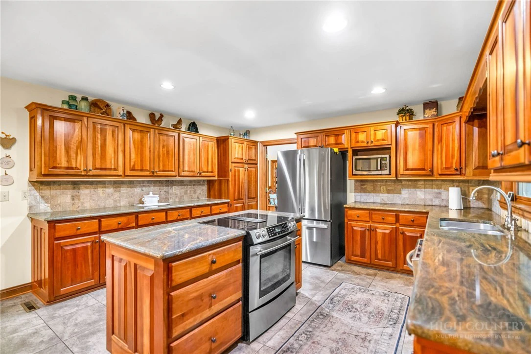 Image number 19 for the current listing