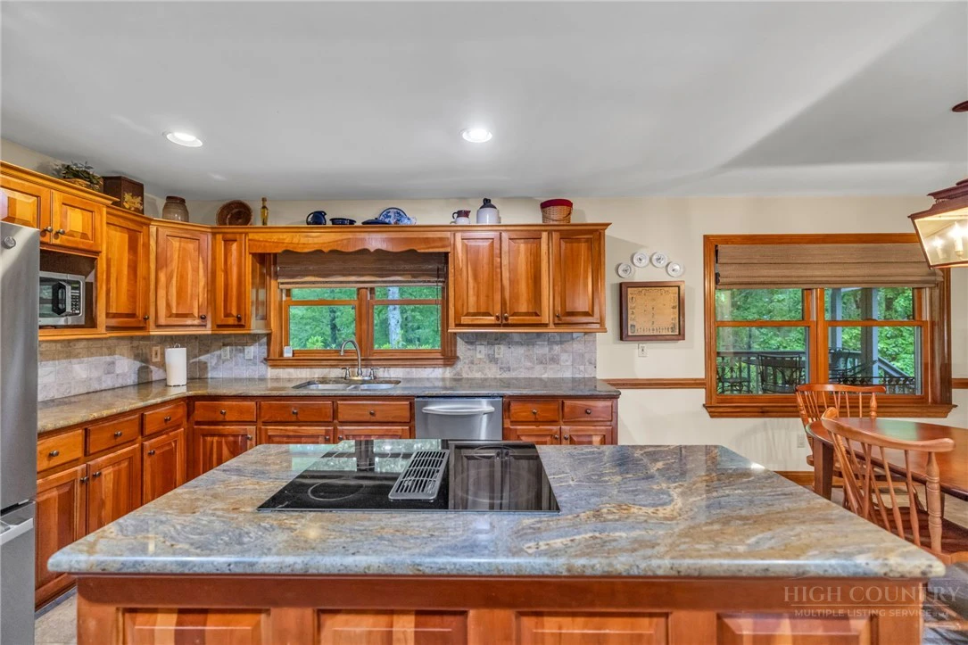 Image number 20 for the current listing