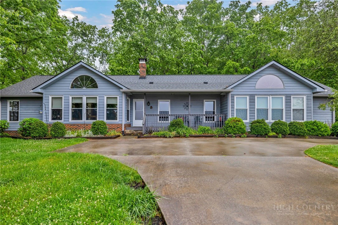 Image number 1 for the current listing