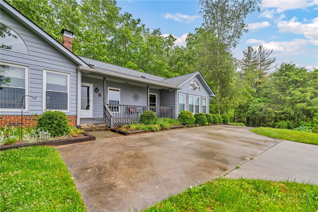 Image number 5 for the current listing