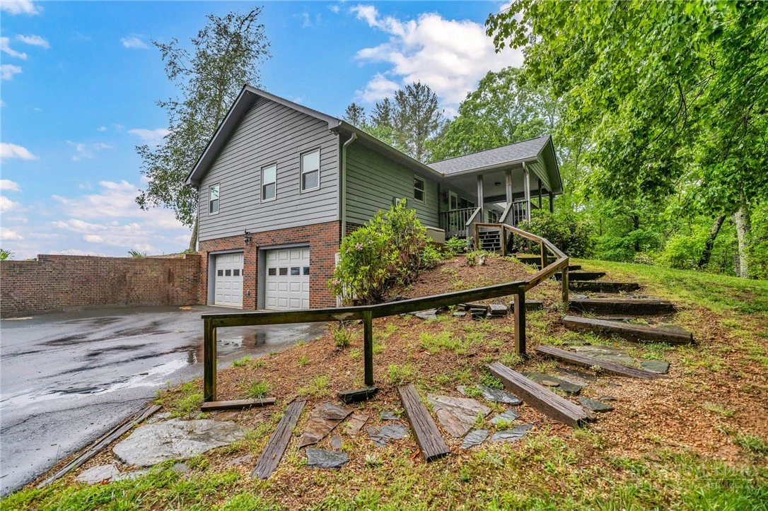 Image number 2 for the current listing