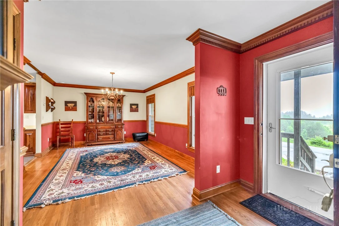 Image number 9 for the current listing