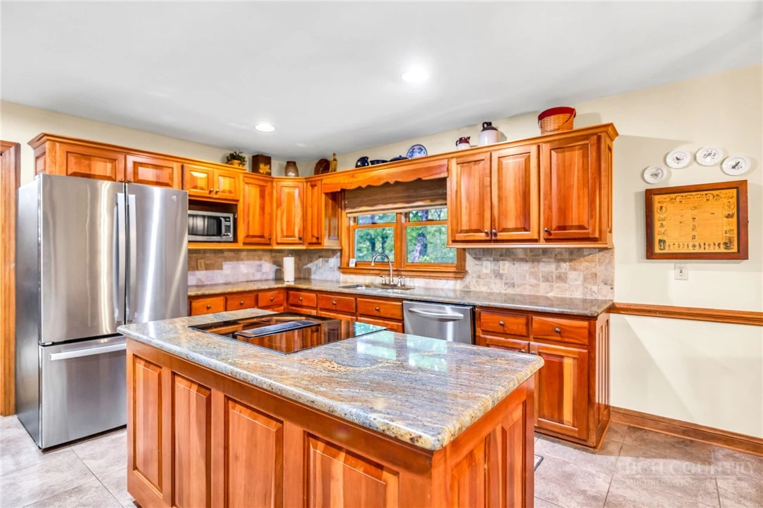 Image number 16 for the current listing