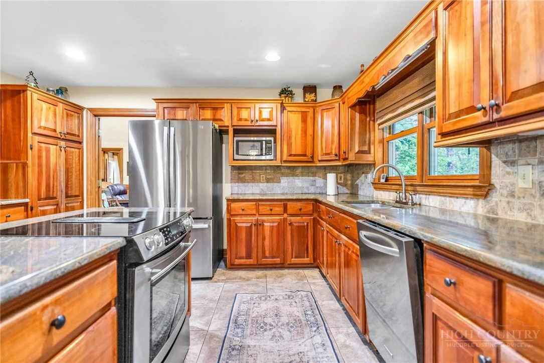 Image number 21 for the current listing
