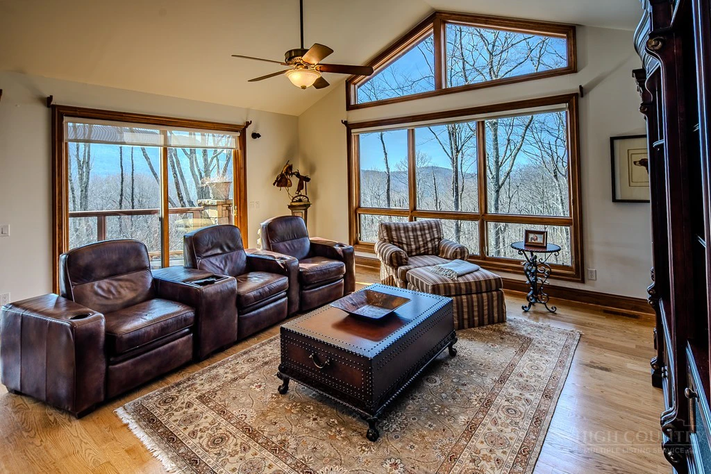 Image number 18 for the current listing