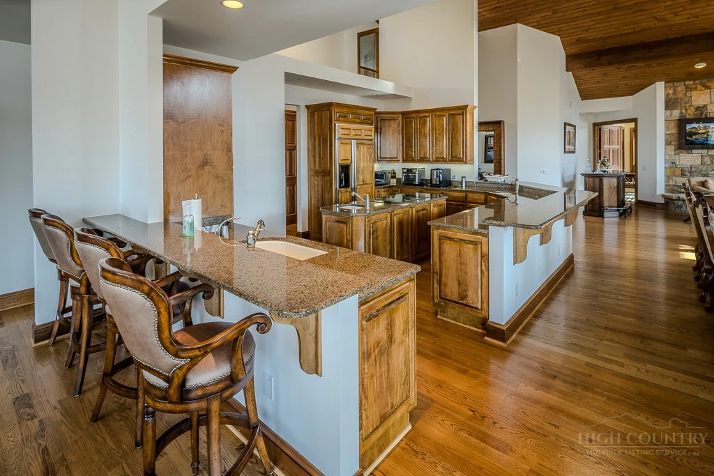 Image number 2 for the current listing