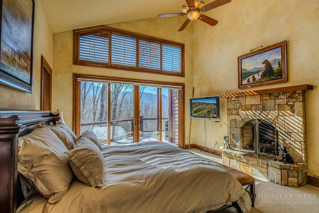 Image number 15 for the current listing