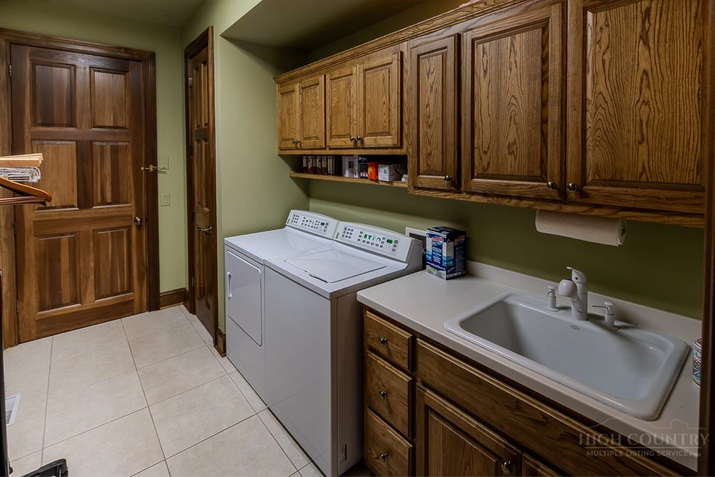 Image number 6 for the current listing