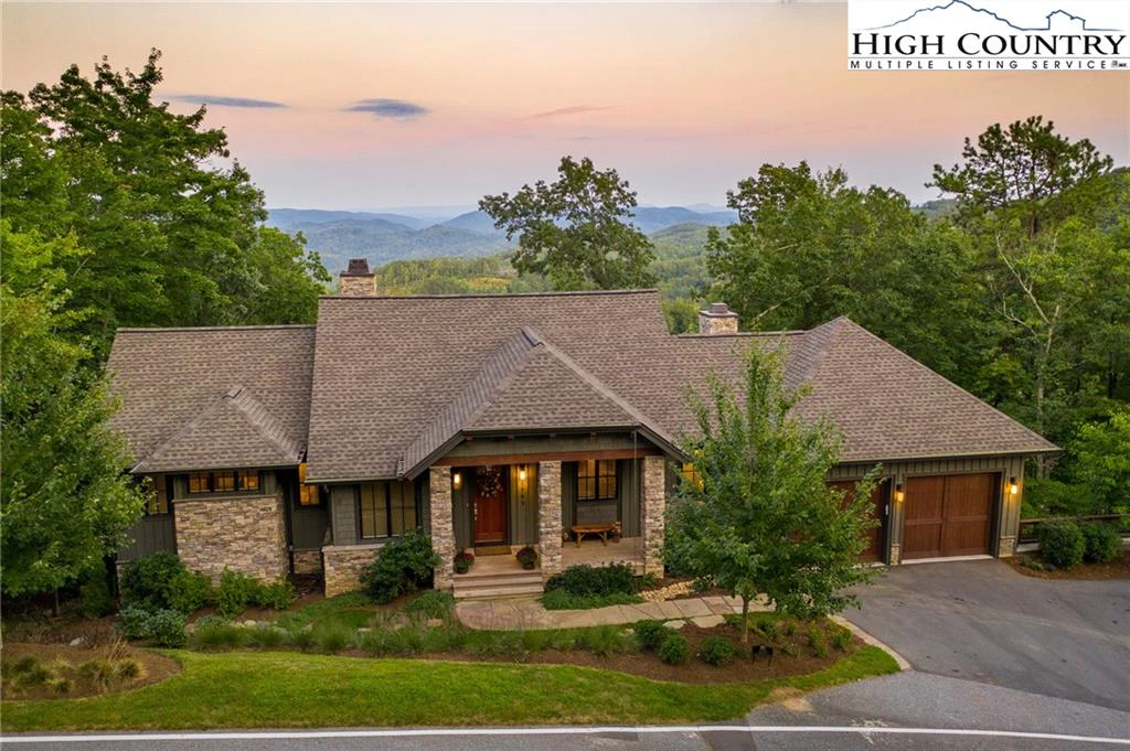 Image number 1 for the current listing