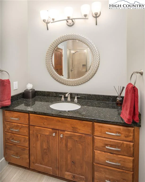 Image number 3 for the current listing
