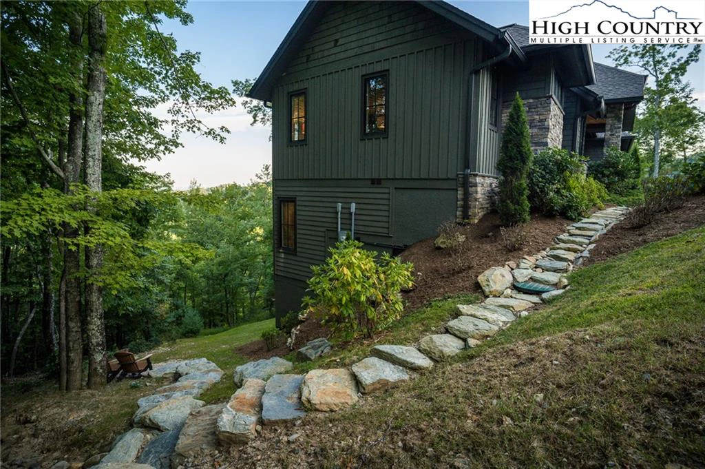 Image number 9 for the current listing
