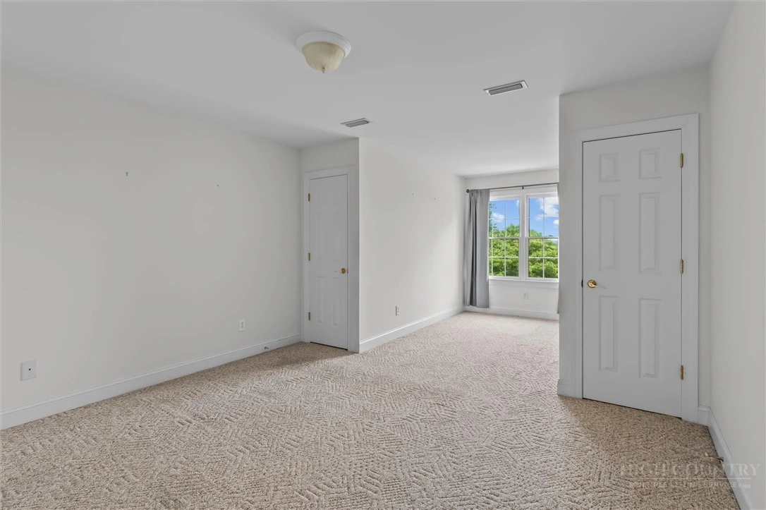 Image number 13 for the current listing