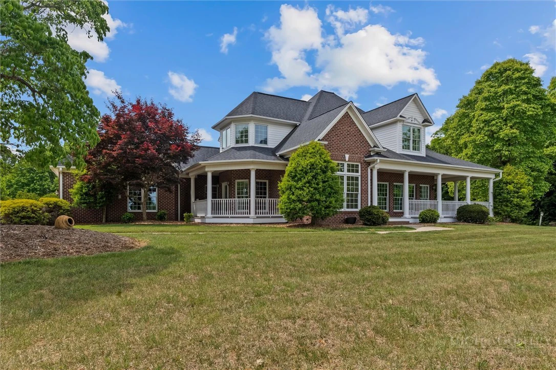 Image number 1 for the current listing
