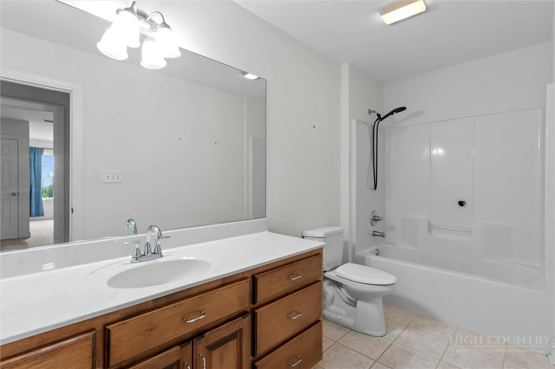 Image number 3 for the current listing