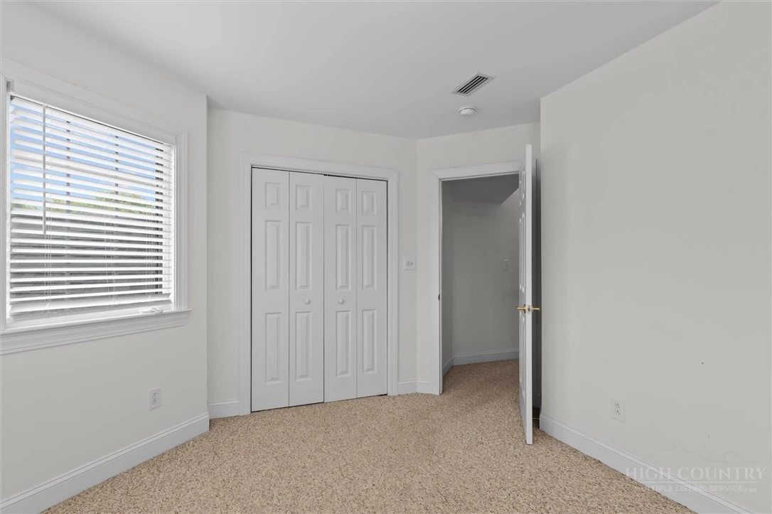 Image number 5 for the current listing