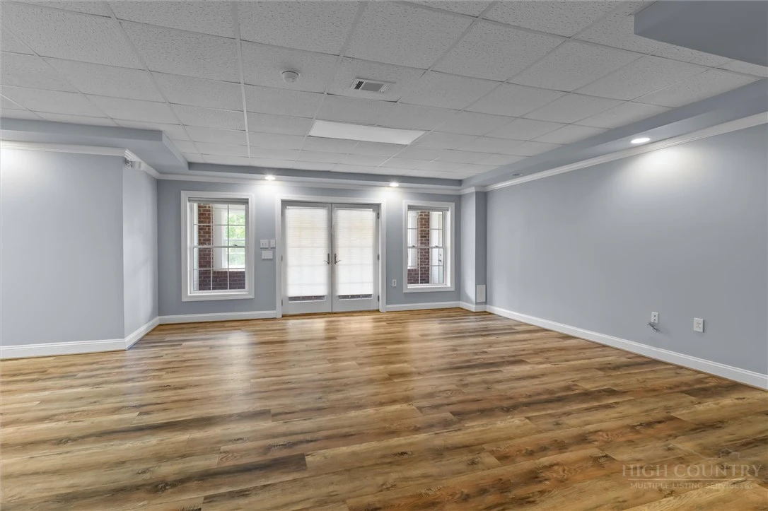 Image number 7 for the current listing