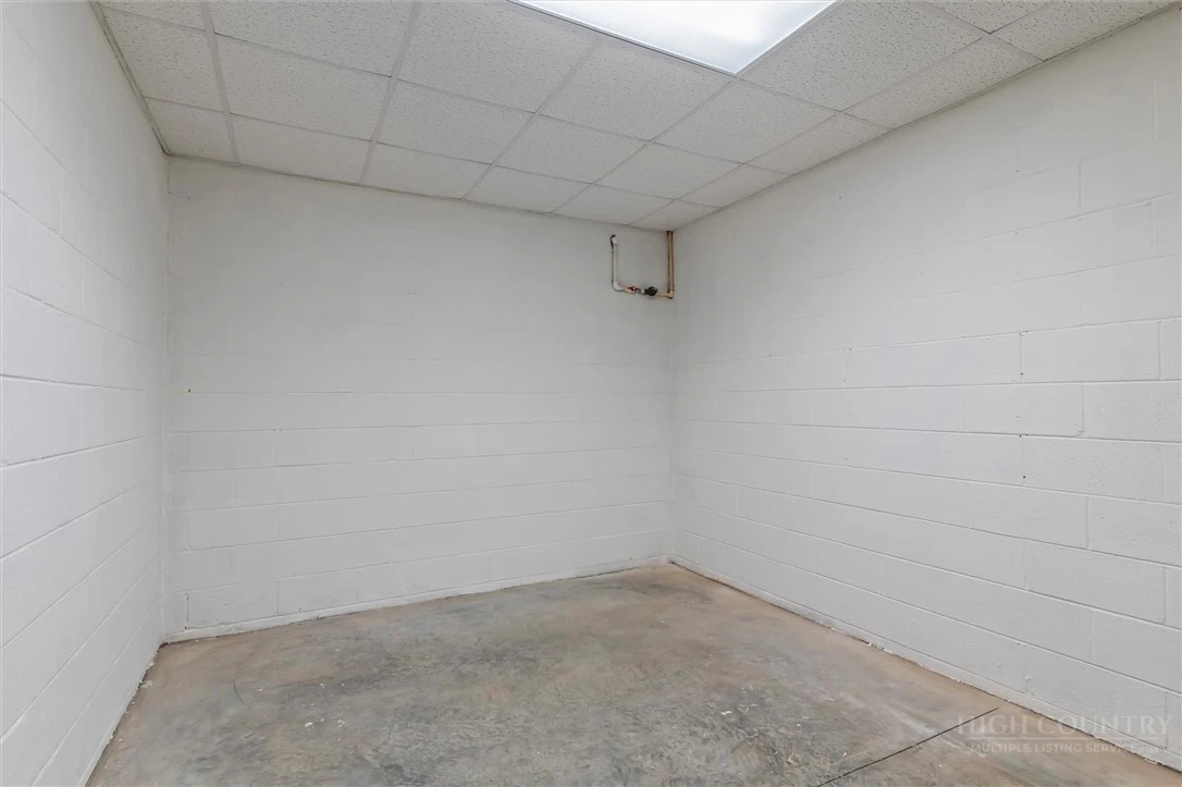 Image number 2 for the current listing