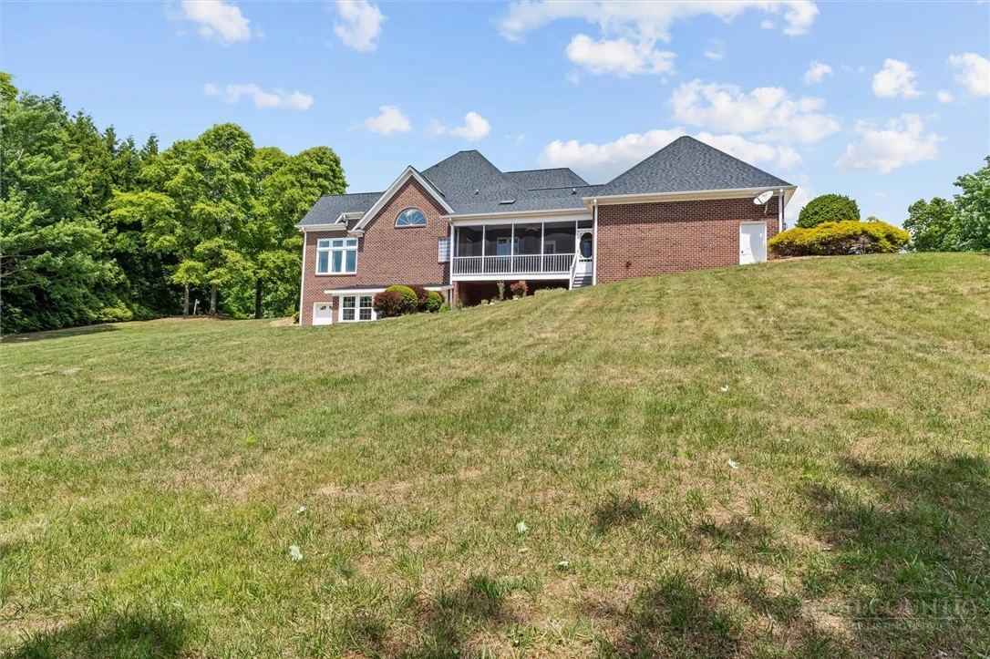 Image number 19 for the current listing