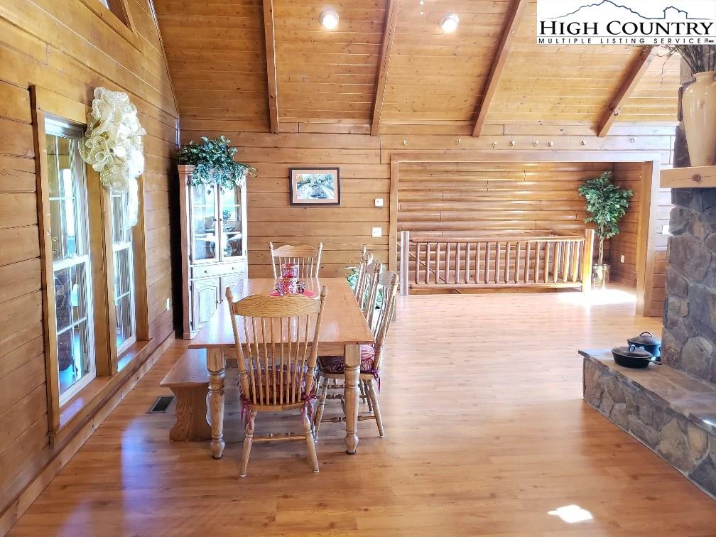 Image number 14 for the current listing
